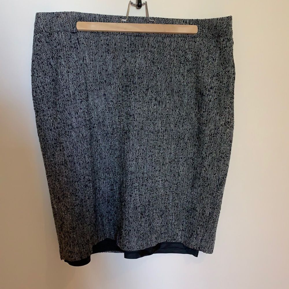 Lane Bryant Grey Black Tweed Pencil Skirt Back Slit Plus 16 EUC
